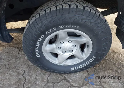 2001 Toyota Tundra Ltd V8 from USA, damaged, VIN 5TBBT48191S176718